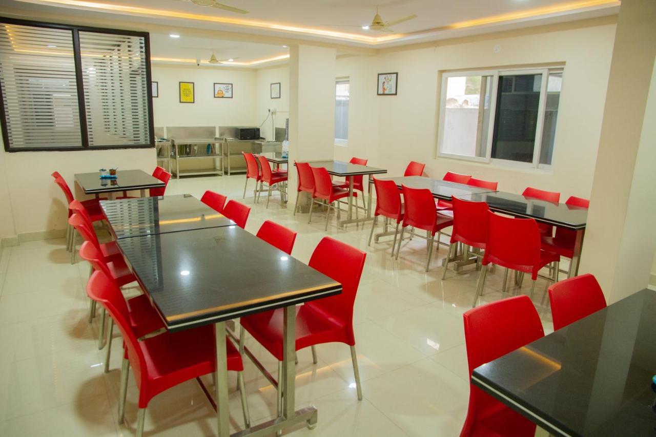 Iris At Nest Hotel Hyderabad Bagian luar foto