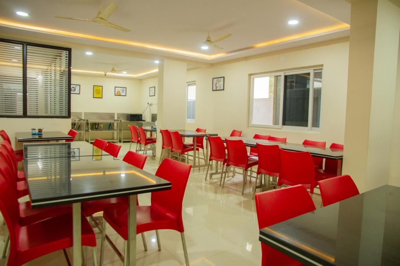 Iris At Nest Hotel Hyderabad Bagian luar foto